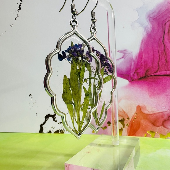 Handmade Real Pressed Purple Flower Resin Earrings - Picture 5 of 6